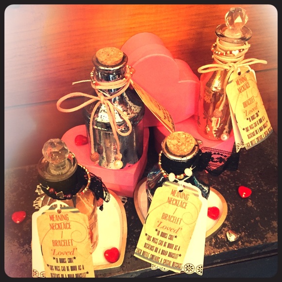 LAST CALL! ‘Loved’ Message In A Bottle Bracelet - Picture 4 of 8